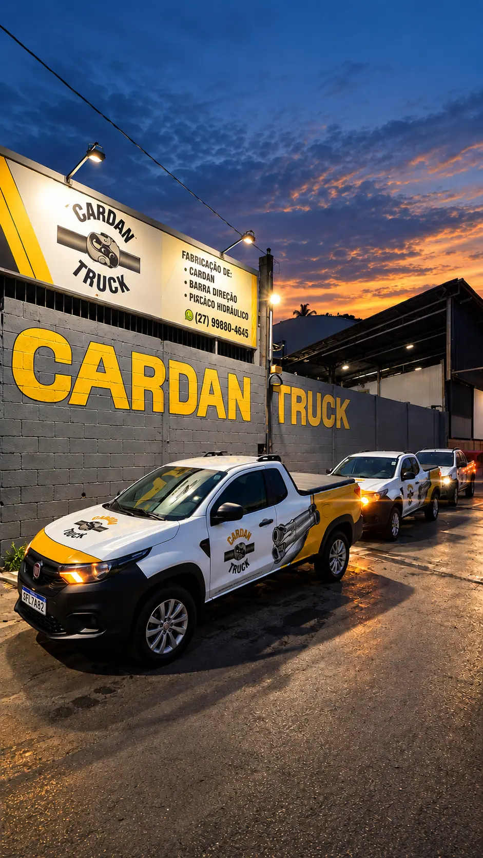 Pátio da Cardan Truck ao entardecer com caminhonetes da empresa e letreiro amarelo
